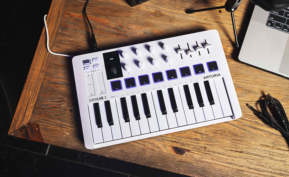 Arturia MiniLab 3 Hybrid Keyboard Controller in White