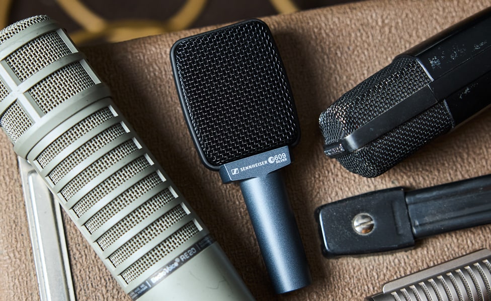 Electro-Voice RE20, Sennheiser e 609, Sennheiser MD 421-II on top of guitar amp