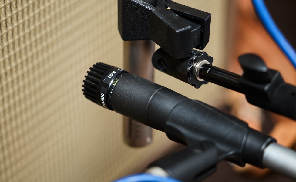 Shure SM57 and Royer R-121 Miking Guitar Amplifier