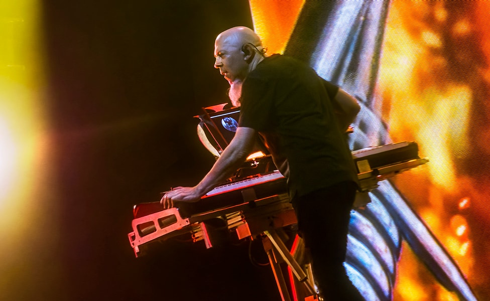 Jordan Rudess Performing On-Stage (Photo: Jerry Lofaro)