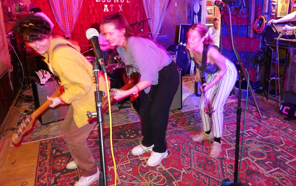 Hinds playing live at SXSW