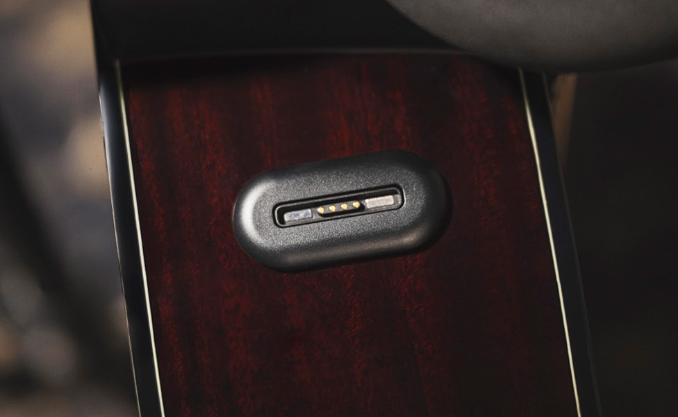 Yamaha TransAcoustic TAG1 C Acoustic-Electric Guitar Magnetic Charging Connection
