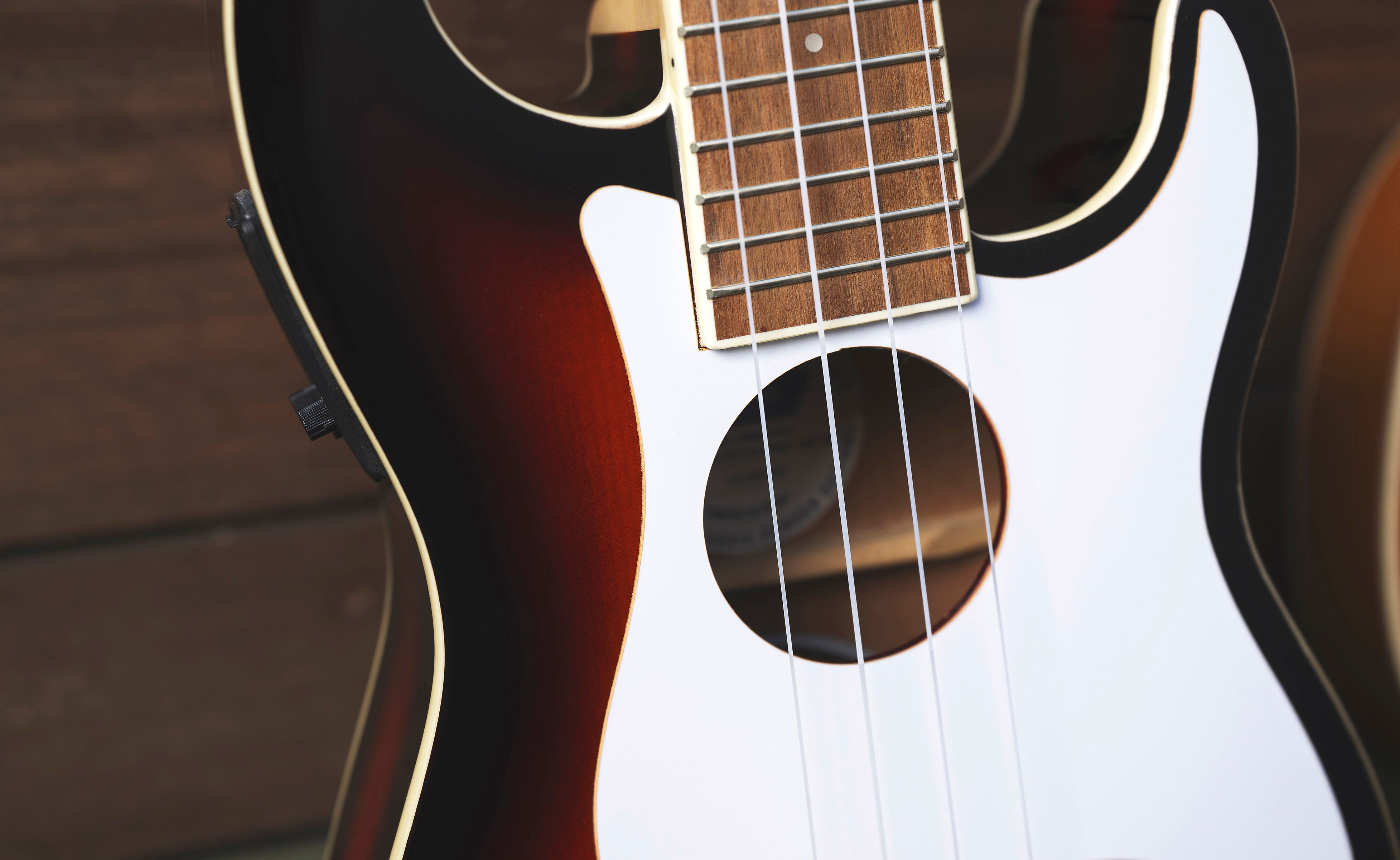 Fender_Fullerton_Stratocaster_Ukulele_Inline.jpg