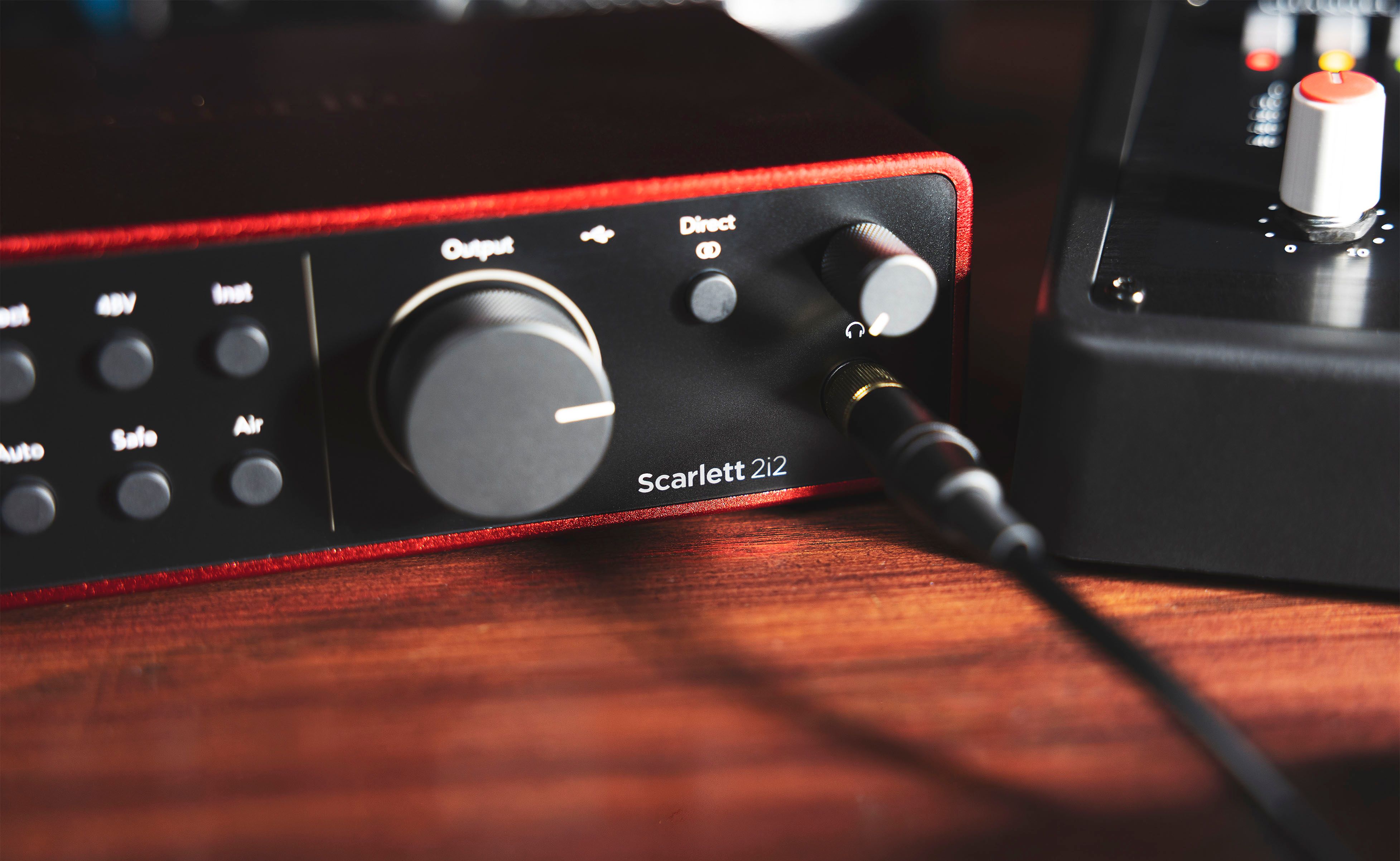 Focusrite_Scarlett_2i2_Gen_4_USB-C_Audio_Interface_Inline.jpg
