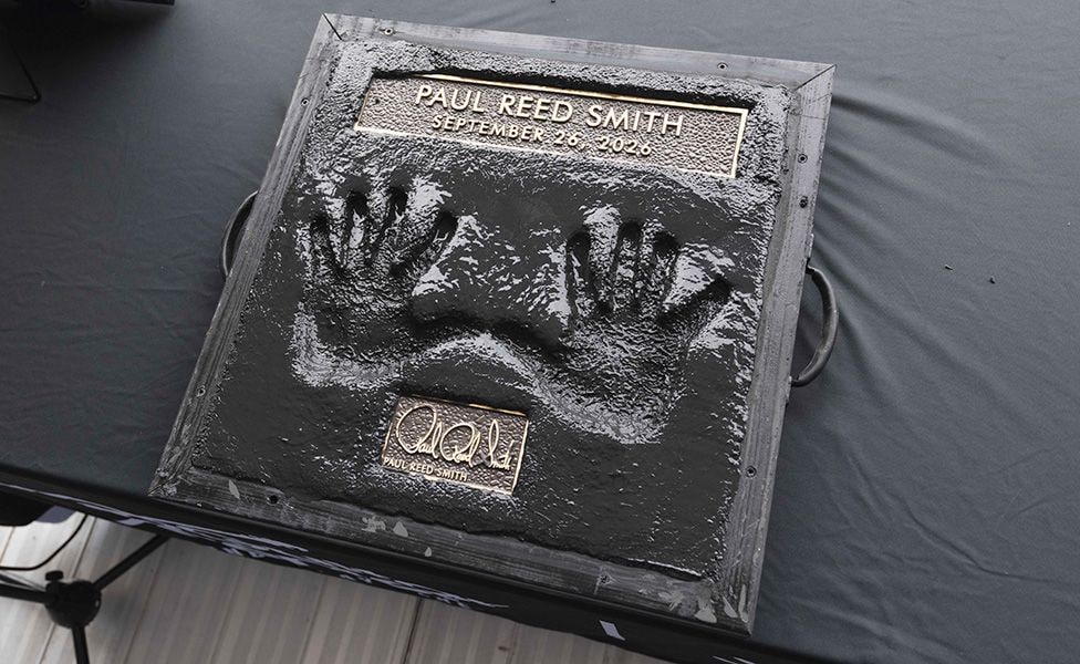 Paul_Reed_Smith_Handprints_Inline.jpg