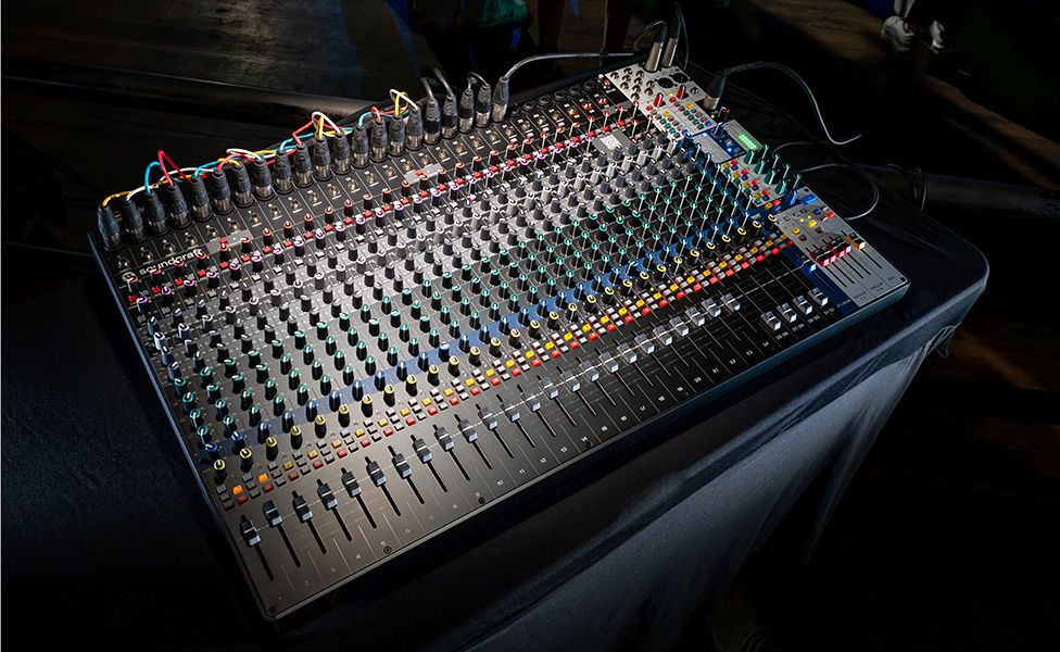 Soundcraft_Signature_Plus_32_Wide_Inline.jpg