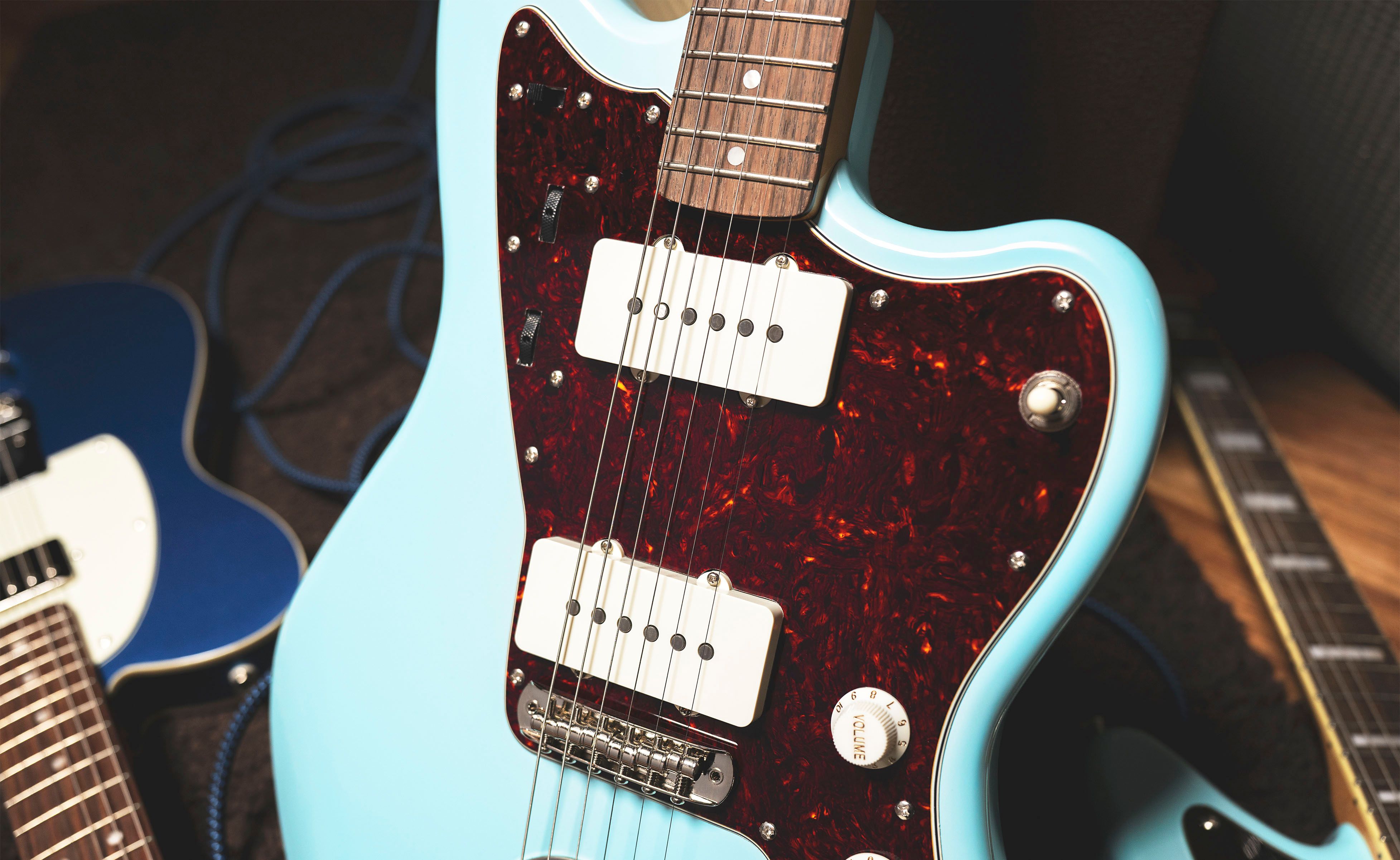 Squier_Classic_Vibe_60s_Jazzmaster_Daphne_Blue_Pickups_Inline.jpg