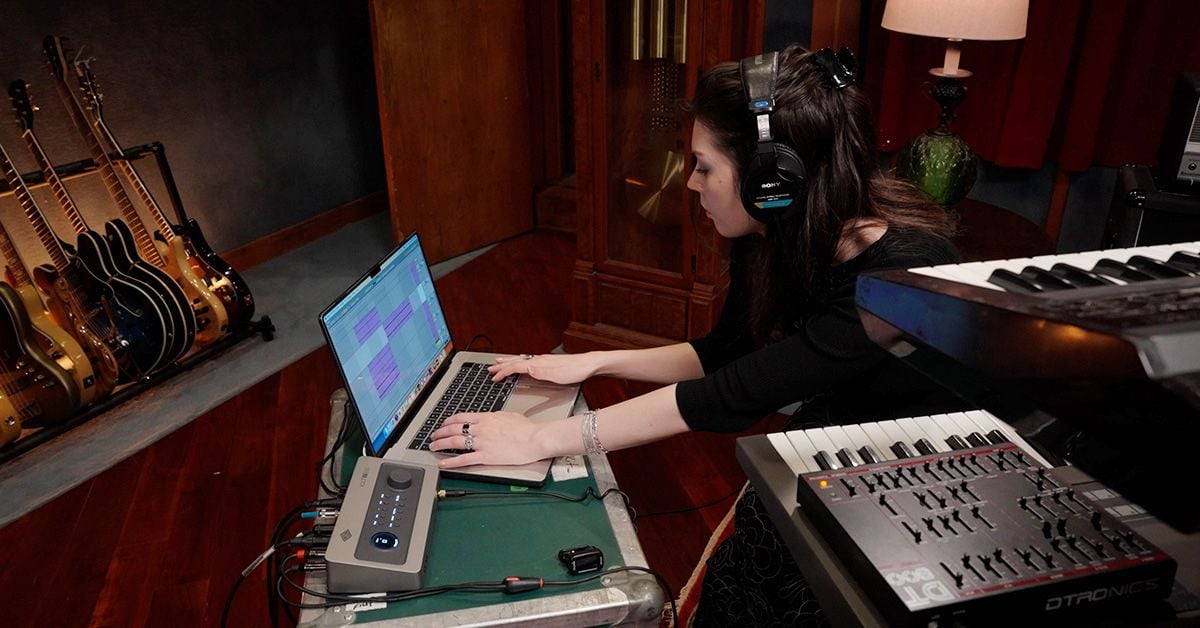 See Elise Trouw Build a Song From Scratch with the Universal Audio Volt 4P Max Interface