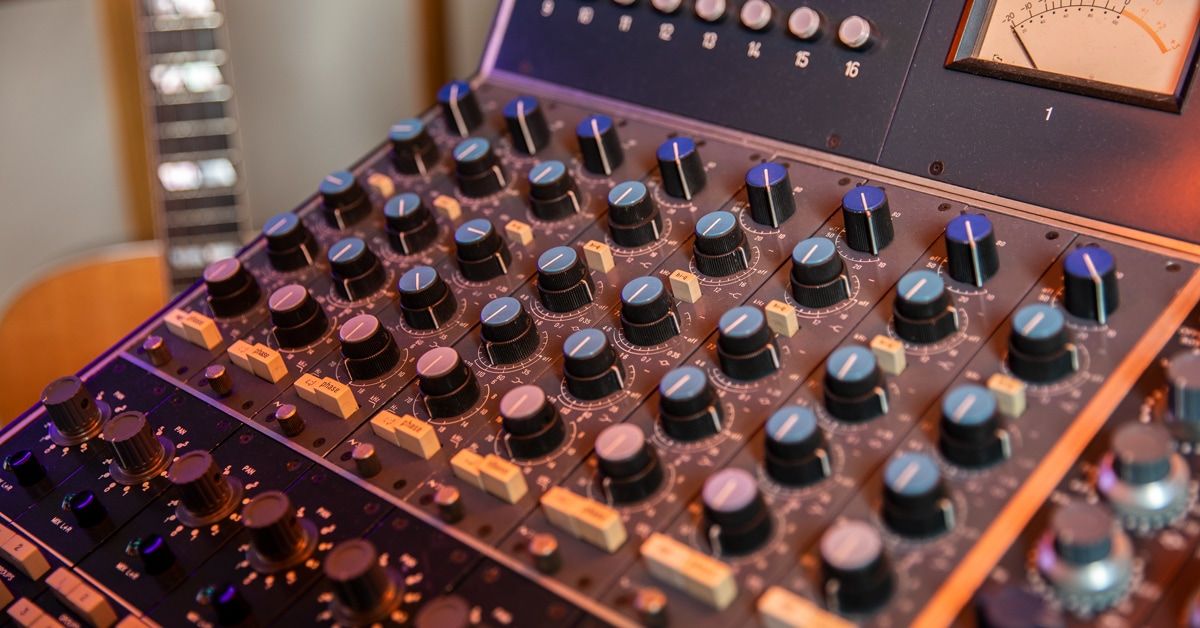 How to EQ Acoustic Guitar for Stunning Mixes