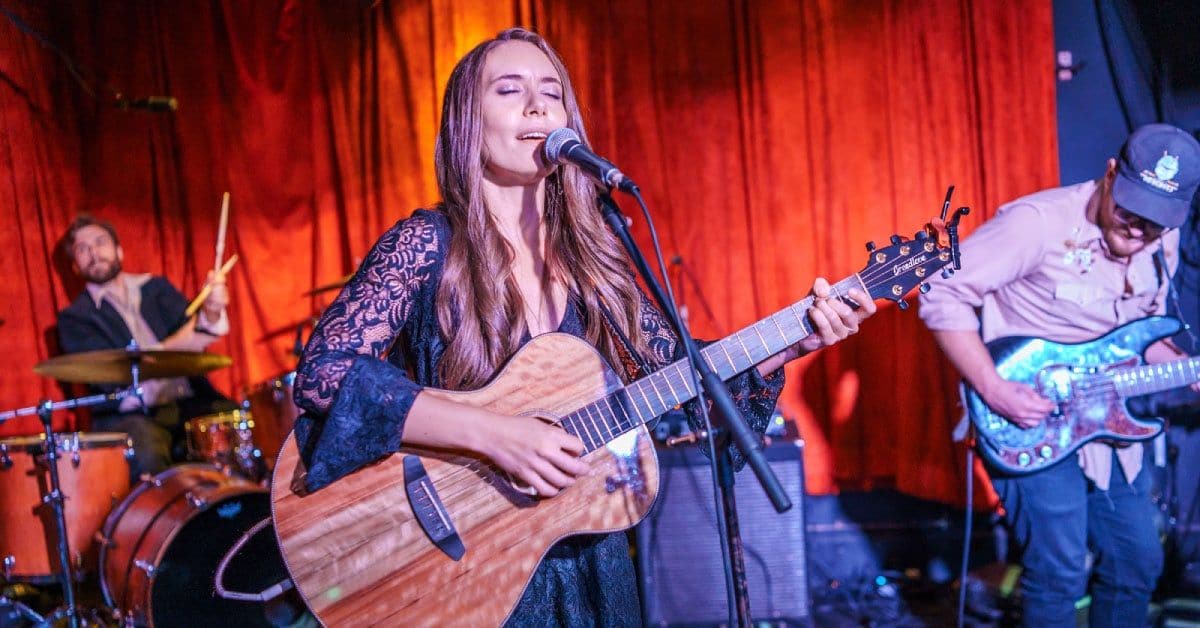 Bri Murphy | Breedlove Guitars Artist