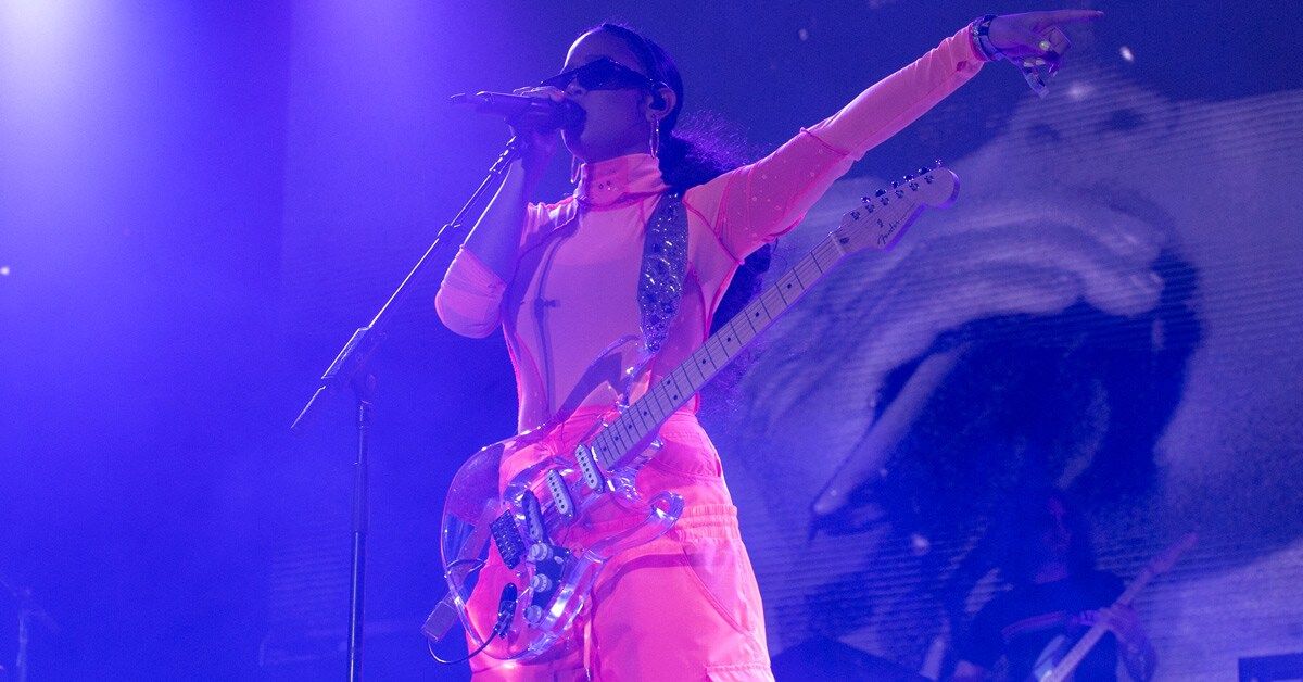H.E.R.’s Fender Custom Shop Acrylic Stratocaster at Coachella
