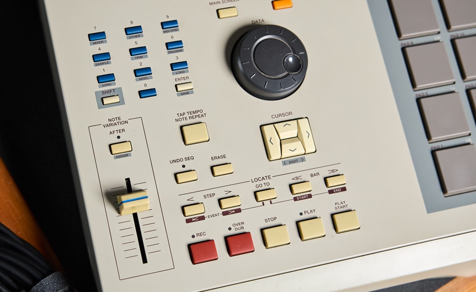 Akai Professional MPC2000XL Controls