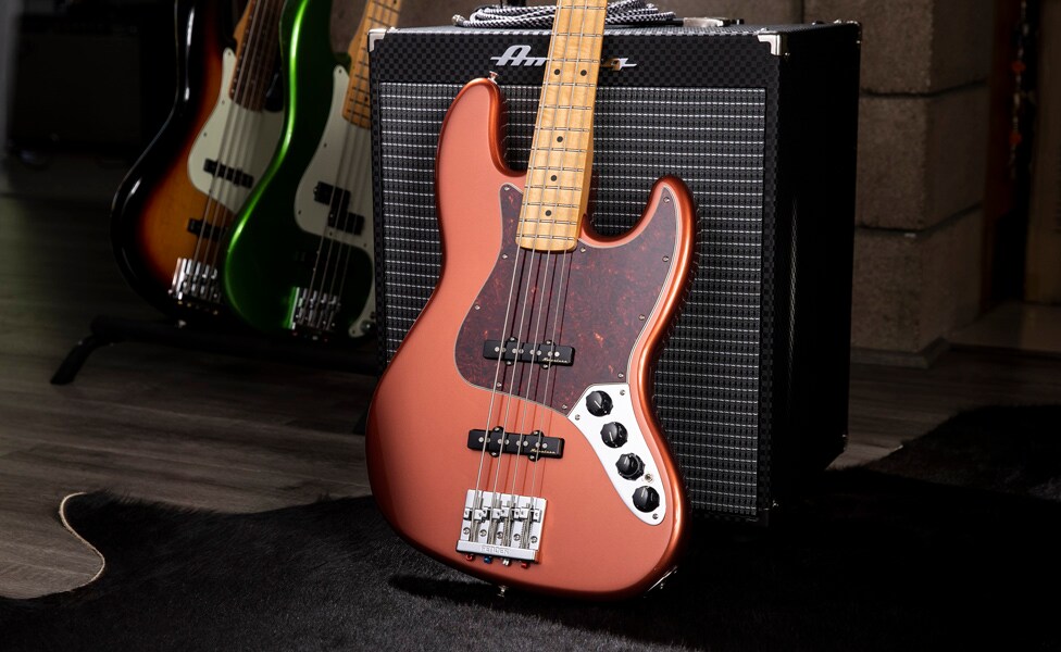 Fender Player Plus Jazz Bass in Candy Apple Red