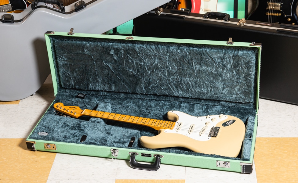 Fender Stratocaster in Limited-Edition Surf Green Fender Case