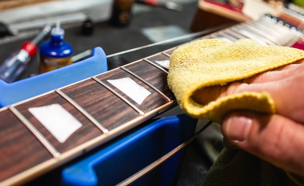 Cleaning and Conditioning a Fretboard on a Gibson Les Paul