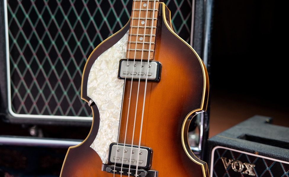 A Closer Look at the Pickups, Pickguard and Strings on a vintage Höfner 500/1 Violin Electric Bass Guitar