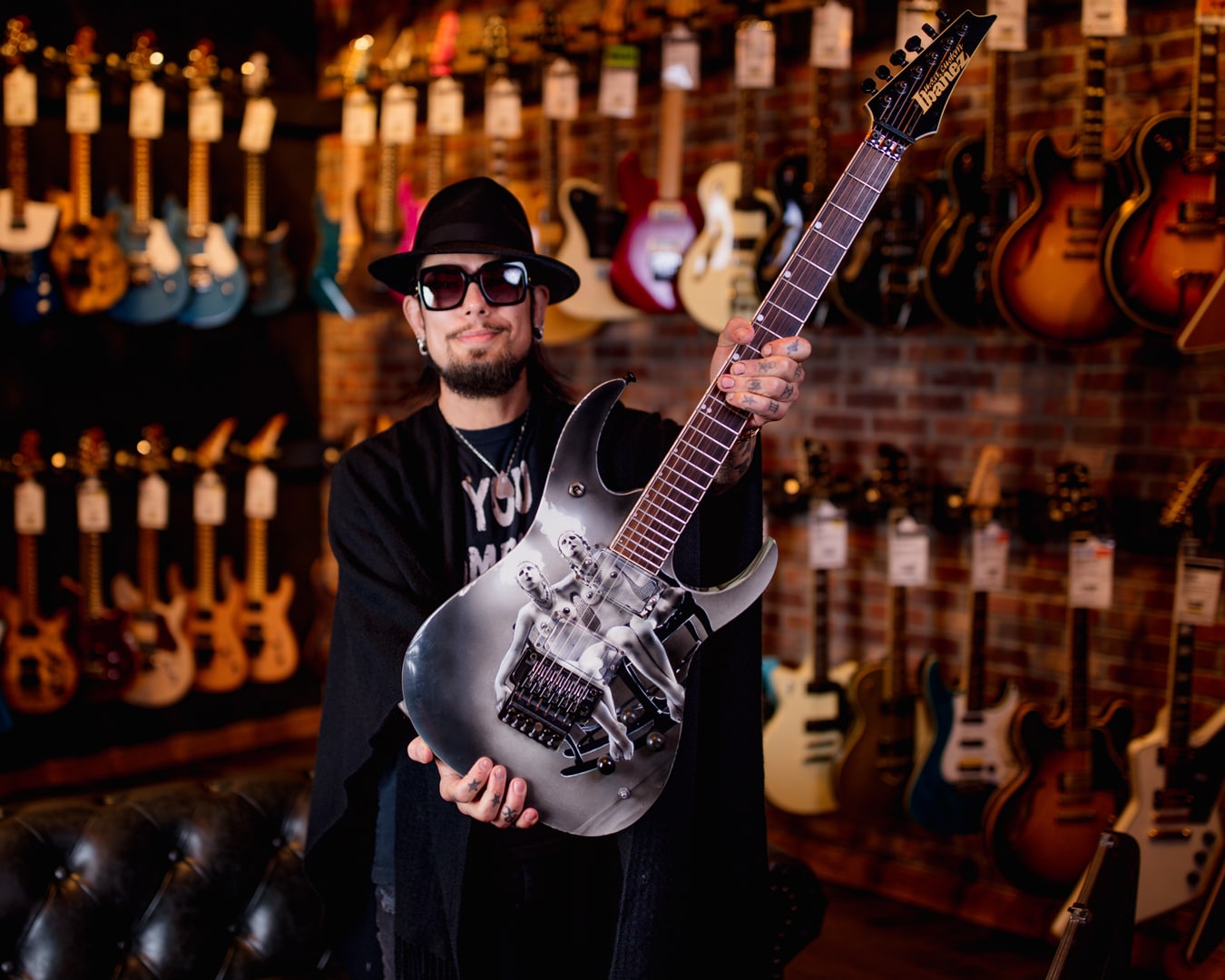 Dave Navarro Shows Off His Ibanez Nothing's Shocking Guitar