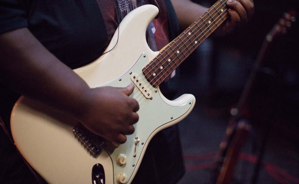 Kingfish Playing the Fender Vintera '60s Statocaster Modified