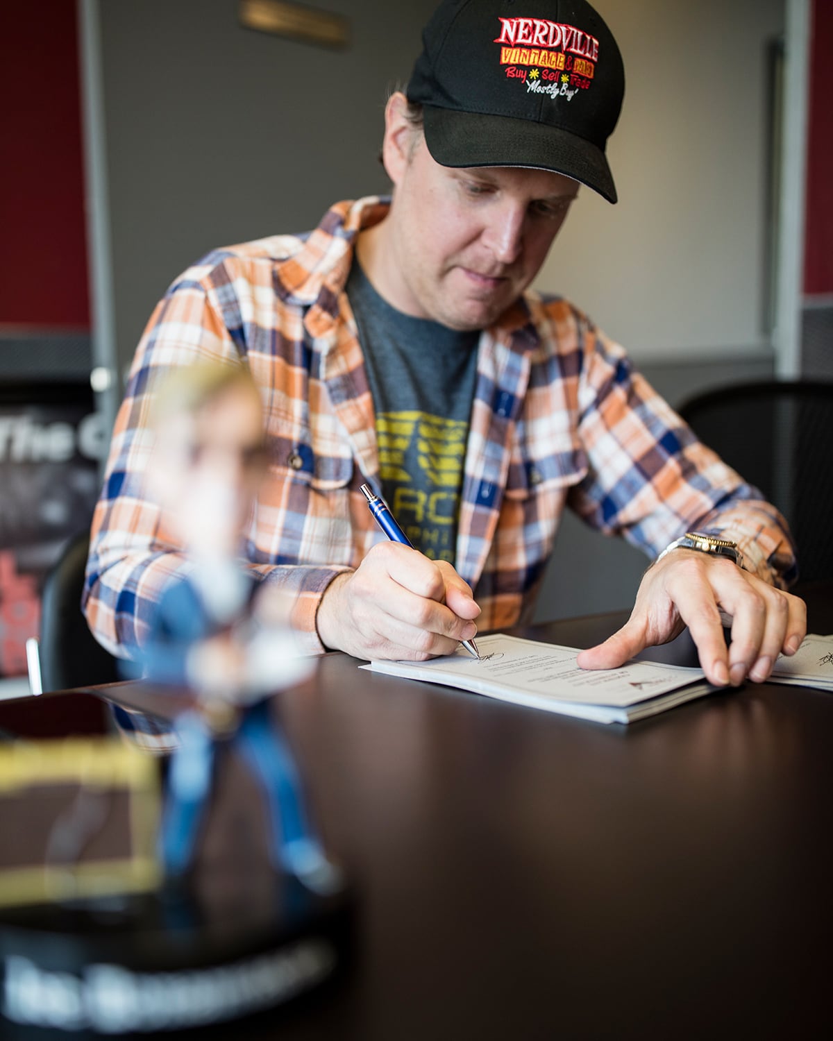 Joe Bonamassa signing the Certificates Of Authenticity that come with the Fender Custom Shop Vintage Collector Series 1955 Relic Telecaster Masterbuilt by Yuriy Shishkov