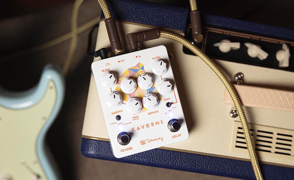 Keeley Caverns Reverb/Delay Pedal on VOX AC10 in Blue/Cream