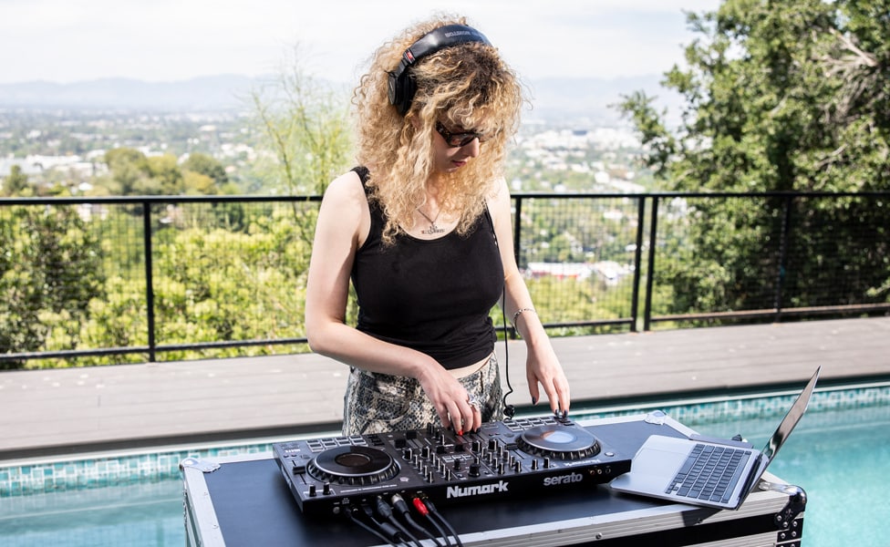 Shana Sarett using the Numark NS4FX 4-Channel DJ Controller
