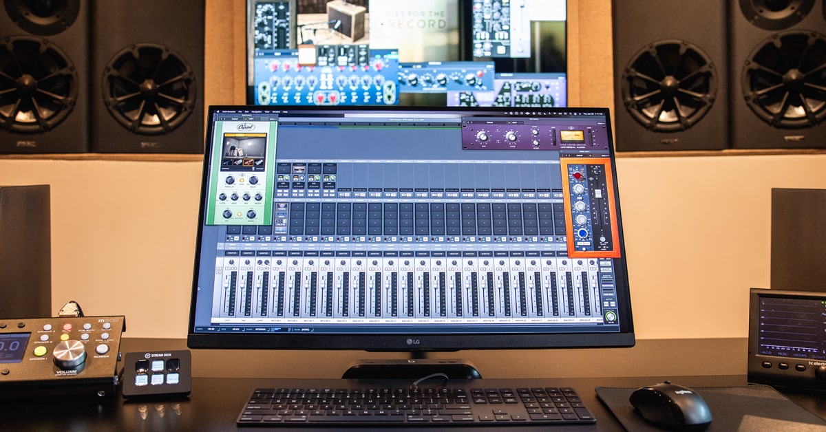 Used Shure ULXD4D Dual Wireless Receiver With 2 ULX SM58 Microphones Handheld Wireless System