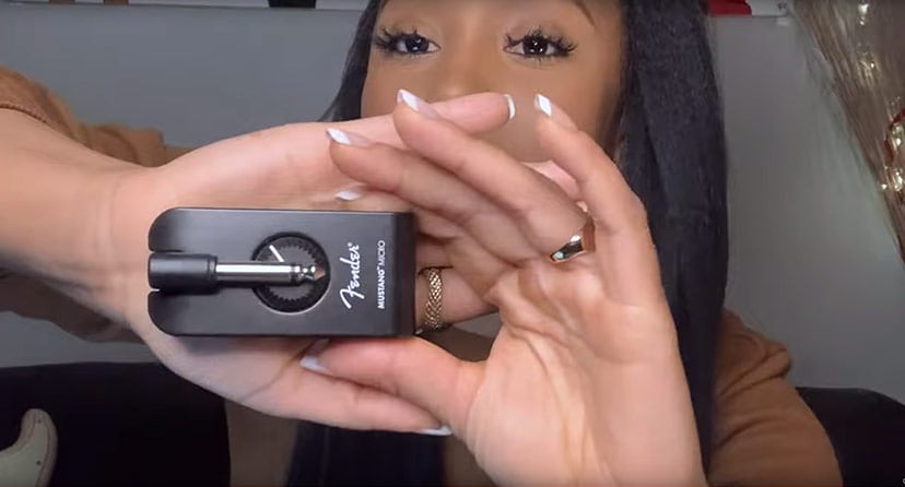 Discover the Fender Mustang Micro Amp. See guitarist Ari O'Neal put this powerful headphone amplifier and recording interface through its paces. Watch now