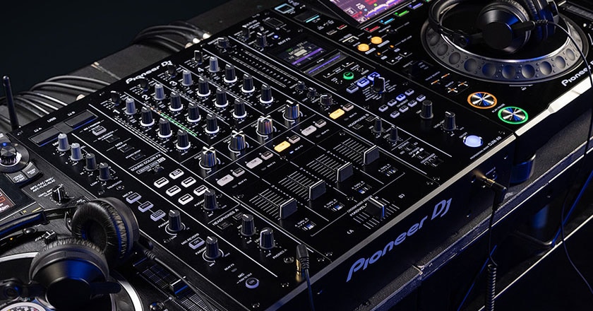 Pioneer DJ DJM-A9 Club DJ Mixer